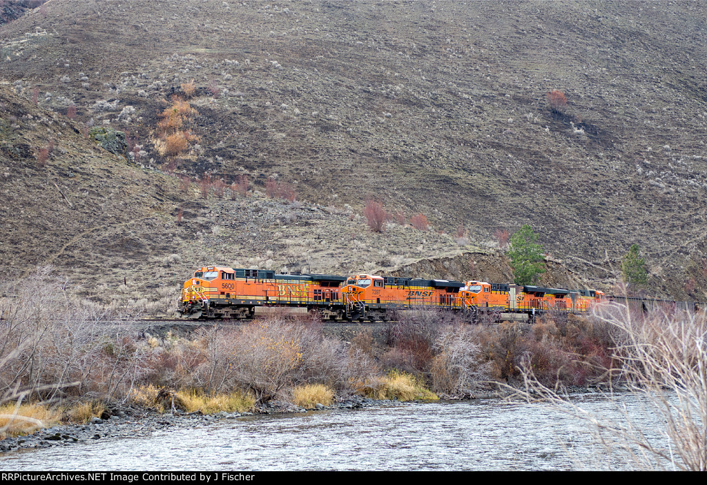 BNSF 5600